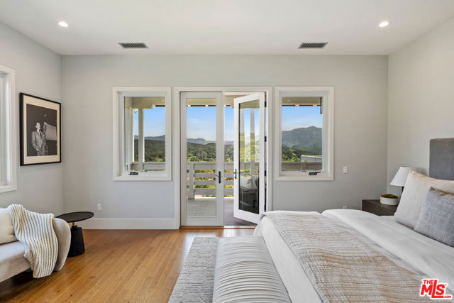 26767 Mulholland Highway, Calabasas CA: https://media.crmls.org/mediaz/57b1b89a-37b7-4fae-ac01-229649e3a00e.jpg