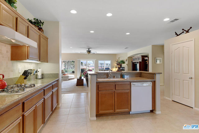 9122 SILVER STAR Avenue, Desert Hot Springs CA: https://media.crmls.org/mediaz/57b30414-fed6-47f9-bfb9-ed519650ac09.jpg