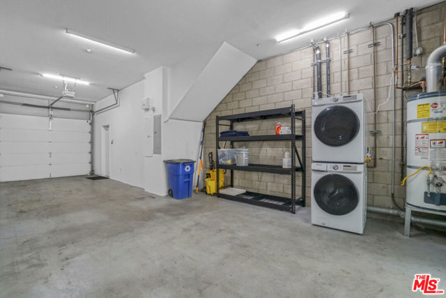 3450 Cahuenga Boulevard, Los Angeles CA: https://media.crmls.org/mediaz/57b31f54-2549-4aca-bf75-42815922ce9a.jpg