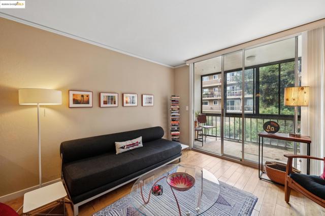 250 Whitmore St, Oakland CA: https://media.crmls.org/mediaz/57b34628-d3b3-465e-9bef-d215983bd09c.jpg