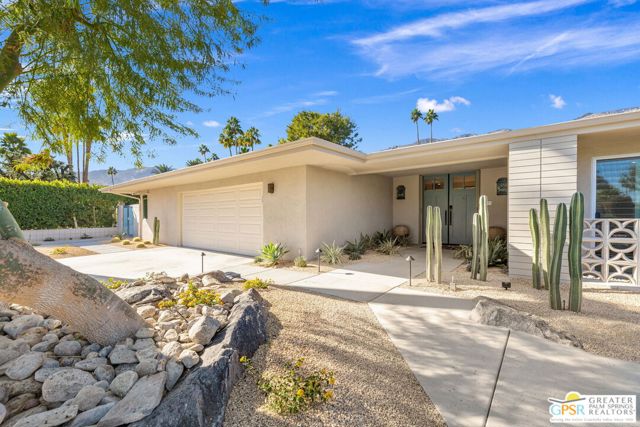 2367 S Yosemite Drive, Palm Springs CA: https://media.crmls.org/mediaz/57b356d1-c3f8-4561-a1fc-94b6df640766.jpg