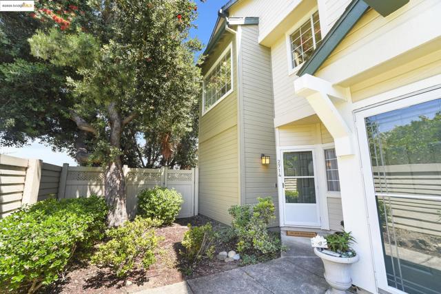 2714 Beach head way, Richmond CA: https://media.crmls.org/mediaz/57b3732f-0874-476f-8bee-00110448caa5.jpg