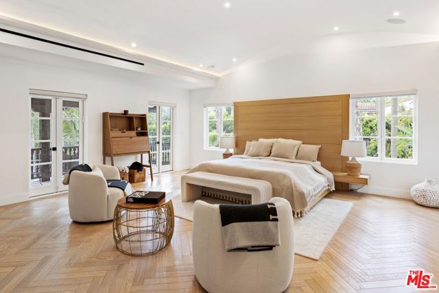 9451 Sunset Boulevard, Beverly Hills CA: https://media.crmls.org/mediaz/57b3db53-2094-4089-81ac-51c1949880be.jpg