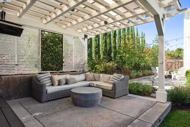 2621 Royal Oaks Dr, Alamo CA: https://media.crmls.org/mediaz/57b3ebf3-c7eb-40bd-8e7d-a984b9ece5f6.jpg