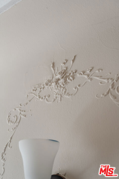 3975 Sutro Avenue, Los Angeles CA: https://media.crmls.org/mediaz/57b40575-f3e4-4cf3-9857-d3c068608461.jpg