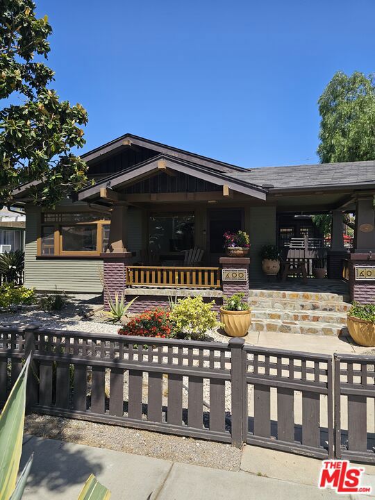 602 Obispo Avenue, Long Beach CA: https://media.crmls.org/mediaz/57b41595-9728-4f89-9e41-601d36f2b8b2.jpg