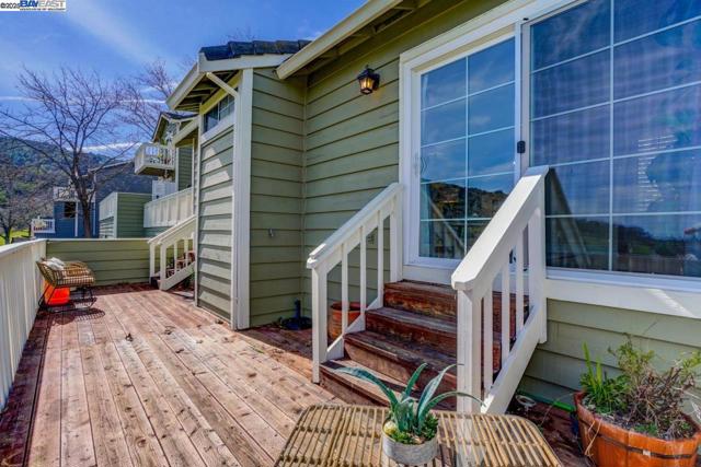 1228 Copper Peak Ln, San Jose CA: https://media.crmls.org/mediaz/57b46ede-b95a-4656-afb0-12eaef99c4e3.jpg