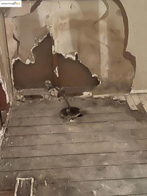 2890 Concord BLVD, Concord CA: https://media.crmls.org/mediaz/57b58a6e-d16d-4148-8627-7202b23ab7bf.jpg