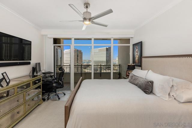 700 W Harbor Dr, San Diego CA: https://media.crmls.org/mediaz/57b5db25-80ee-4961-9362-8523f05367d0.jpg
