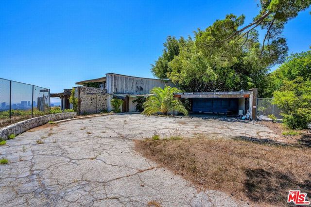 11287 Chalon Road, Los Angeles CA: https://media.crmls.org/mediaz/57b6cae1-c6b8-41a7-93c2-39c25254542c.jpg