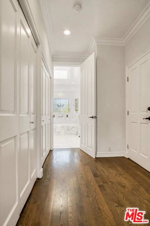 116 N Palm Drive, Beverly Hills CA: https://media.crmls.org/mediaz/57b79a61-cb9b-4bb8-b207-a1fe76c78611.jpg
