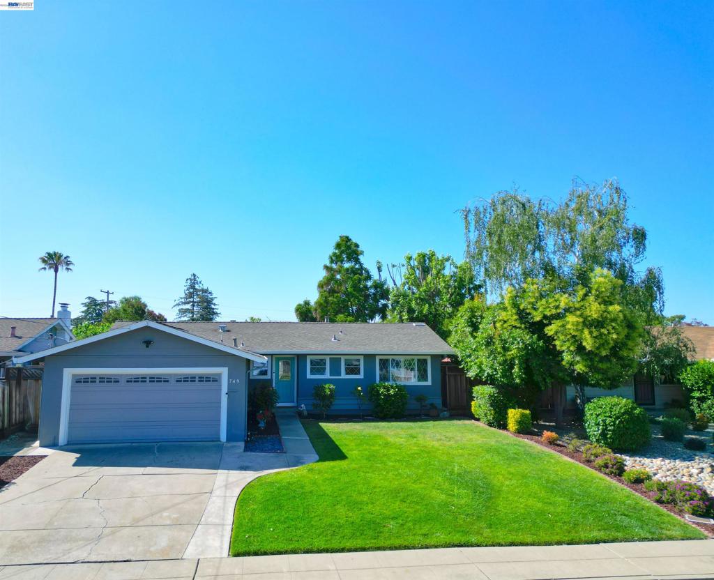 749 Moraga Dr