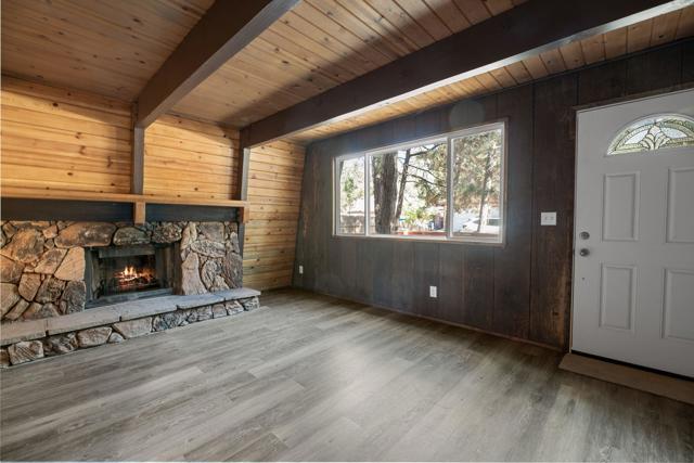 2063 10th Lane, Big Bear CA: https://media.crmls.org/mediaz/57b88b84-a373-409e-be1f-d17d22cc7bd2.jpg