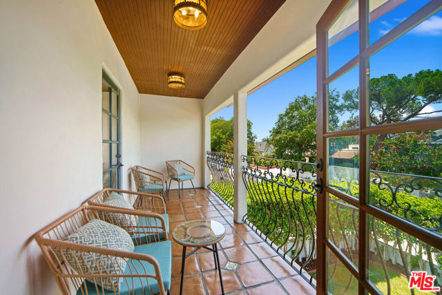 588 N Gower Street, Los Angeles CA: https://media.crmls.org/mediaz/57b8e8c7-31d1-4d86-a169-bc5f12a7515a.jpg