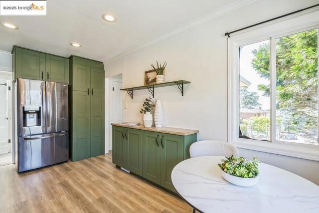 2 Westgate Dr., San Francisco CA: https://media.crmls.org/mediaz/57b97c51-2ed1-4664-85d1-271d782dd082.jpg