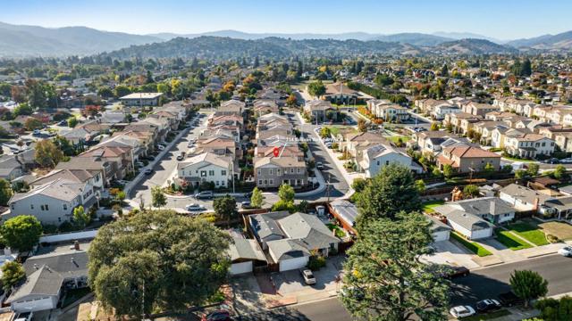 714 Sullivan Way, Gilroy CA: https://media.crmls.org/mediaz/57ba115c-5397-41a4-adc6-aa198f747e7c.jpg