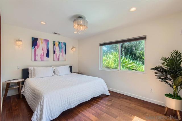 4359 Date Ave, La Mesa CA: https://media.crmls.org/mediaz/57ba5151-6670-4cd9-b9a8-aec02838c395.jpg
