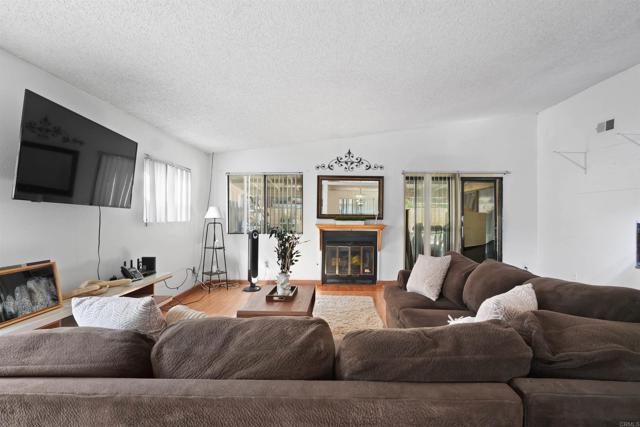 Detail Gallery Image 4 of 33 For 5088 Elkhart St, San Diego,  CA 92105 - 3 Beds | 2 Baths