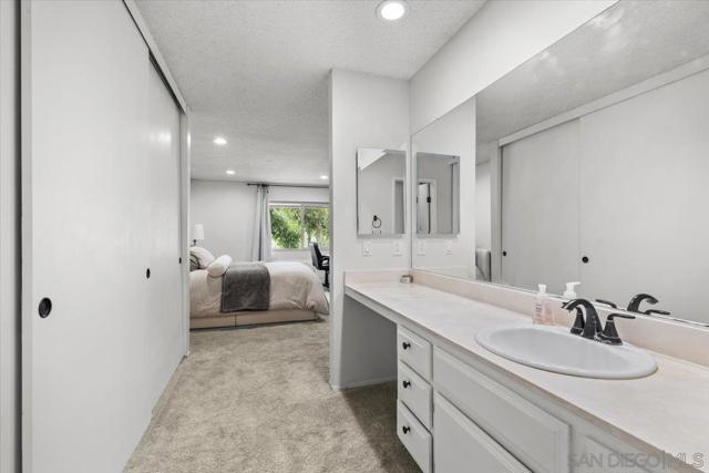 10250 Caminito Cuervo, San Diego CA: https://media.crmls.org/mediaz/57ba77a7-e308-4217-a267-123922064c27.jpg