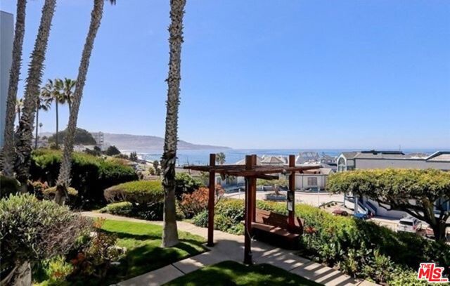 620 The village, Redondo Beach, California 90277, 2 Bedrooms Bedrooms, ,2 BathroomsBathrooms,Residential,Sold,The village,22183607