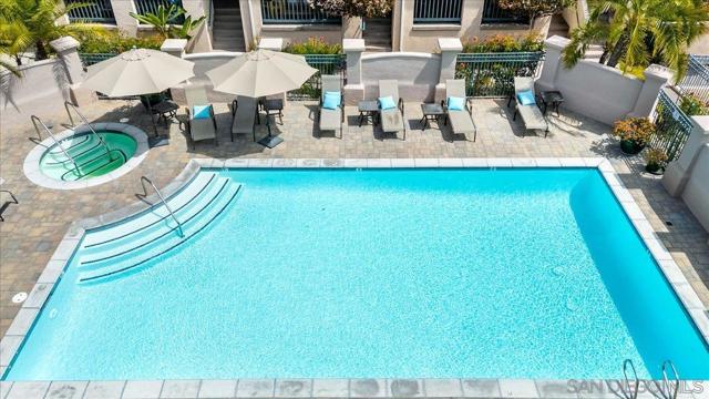 938 Camino De La Reina, San Diego CA: https://media.crmls.org/mediaz/57bb6454-ba07-4f65-9242-f3f879535e92.jpg