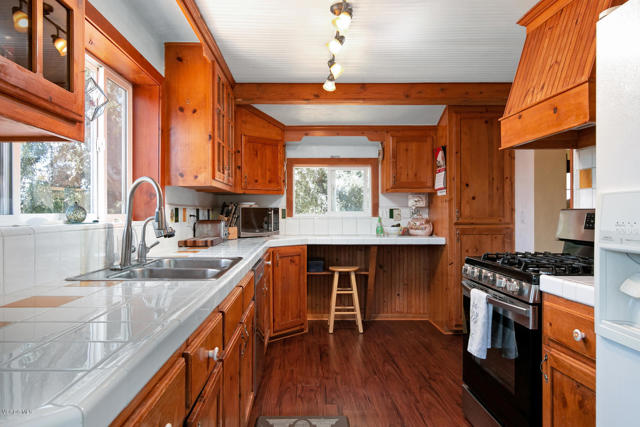 250 Verde Oak Drive, Oak View CA: https://media.crmls.org/mediaz/57bb8c65-2e46-406c-b5a1-29733bf3d351.jpg