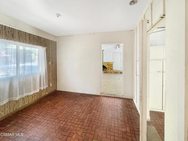 22950 Humming Bird Way, Calabasas CA: https://media.crmls.org/mediaz/57bb95f1-149a-45ff-b2a7-2c91244b9e39.jpg