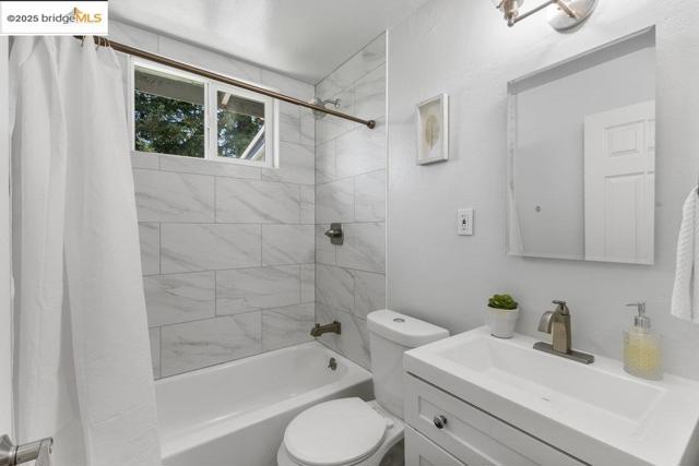 615 Manuel Dr, Novato CA: https://media.crmls.org/mediaz/57bba343-5e4a-497d-81b3-9021bbbe546b.jpg