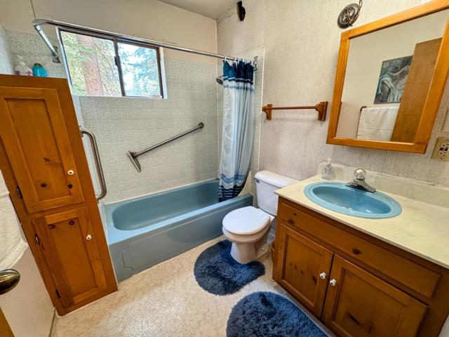 50858 Red Fir Terrace, Soda Springs CA: https://media.crmls.org/mediaz/57bbb819-6d89-47b4-a7c9-764922382bad.jpg