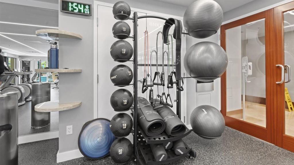 https://media.crmls.org/mediaz/57bbb865-4520-45d9-a916-62377d41ac54.jpg?preset=X-Large