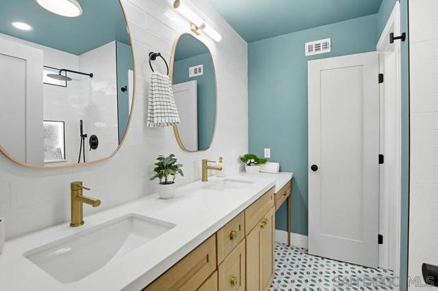 9555 Via Pereza, San Diego CA: https://media.crmls.org/mediaz/57bbcad4-3404-4d9e-b5d1-d1cdbdc99f0d.jpg