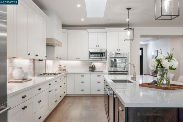 267 Valle Vista Dr, Danville CA: https://media.crmls.org/mediaz/57bc053b-a6c8-42b8-9218-fbf5157d1d9f.jpg