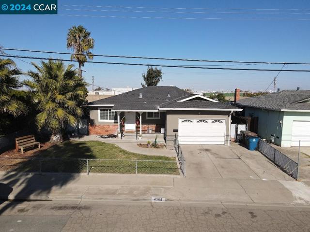 4304 Belle Dr, Antioch CA: https://media.crmls.org/mediaz/57bc4331-82d3-4cc2-be7b-2b405ce9d7b7.jpg
