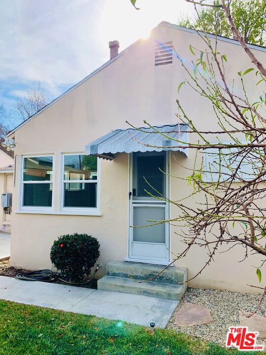 11559 Cumpston Street, North Hollywood CA: https://media.crmls.org/mediaz/57bcd6ac-338f-4c2b-87b5-e995a2817bab.jpg