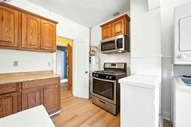 2238 7Th, Berkeley CA: https://media.crmls.org/mediaz/57bce4a4-5d73-4073-87e9-abeaa6c3f0c8.jpg
