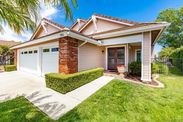 1910 Vineyard Avenue, Vista CA: https://media.crmls.org/mediaz/57bd6c9a-5961-4853-a80c-4e76dc1bcef7.jpg