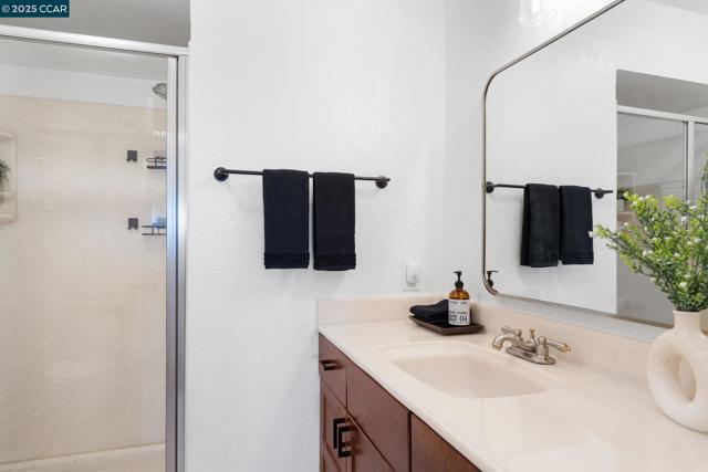 6625 Pioneer Ln, Dublin CA: https://media.crmls.org/mediaz/57bd91a7-52fe-48c1-a19d-1382448674d7.jpg
