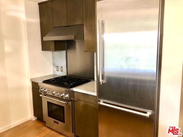 1705 Ocean Avenue, Santa Monica CA: https://media.crmls.org/mediaz/57bdf60f-cc70-45bd-94fa-5919885b3133.jpg