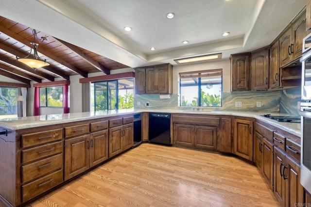 Detail Gallery Image 6 of 53 For 338 Skyline Dr, Vista,  CA 92084 - 4 Beds | 2 Baths