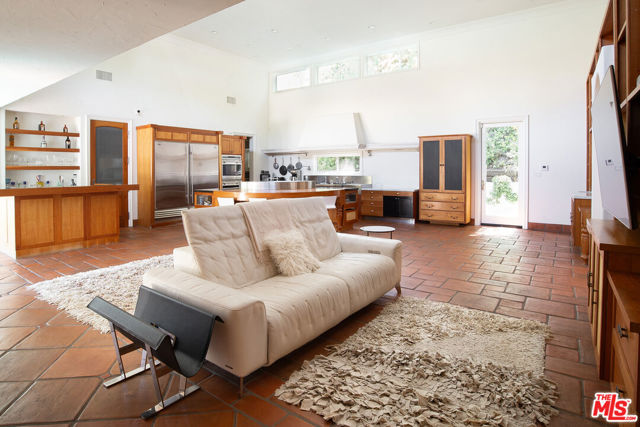 1031 Cove Way, Beverly Hills CA: https://media.crmls.org/mediaz/57bece63-55a9-434d-a475-3873f60489e8.jpg