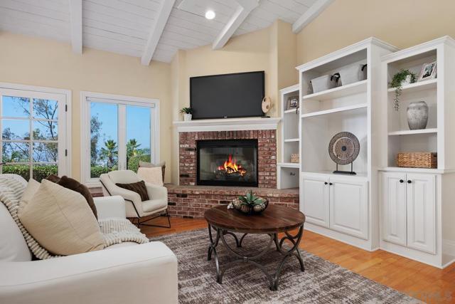 1324 Vista Colina Dr, San Marcos CA: https://media.crmls.org/mediaz/57bf7681-ecc8-4fdc-b450-7f70475ade29.jpg