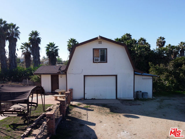 16065 Porter Avenue, Riverside CA: https://media.crmls.org/mediaz/57bf78bf-943c-463f-9f22-c7d1584eafc0.jpg
