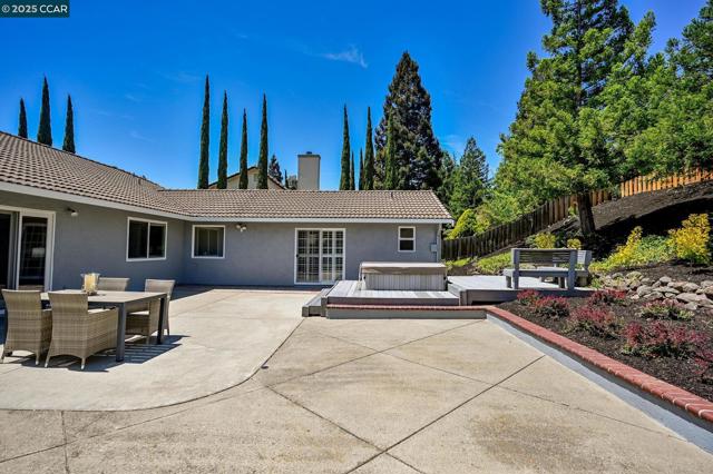 84 Tumbleweed Ct, San Ramon CA: https://media.crmls.org/mediaz/57bfd123-2be0-44a8-8c22-189c8071aa33.jpg