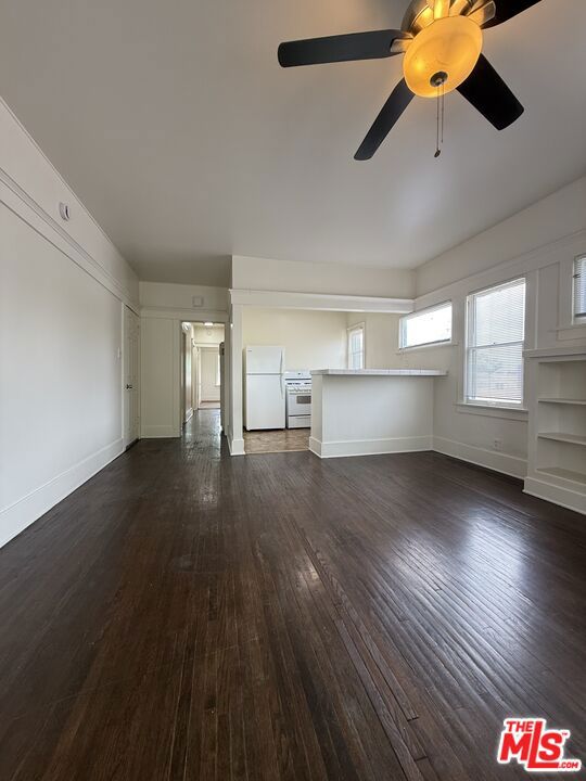 1111 Orizaba Avenue, Long Beach CA: https://media.crmls.org/mediaz/57c01717-6764-49c2-bd02-1d072783d2ad.jpg