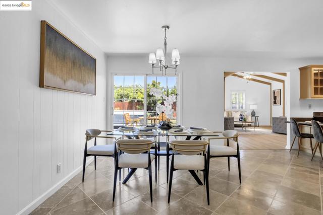 1651 Via Sarita, San Lorenzo CA: https://media.crmls.org/mediaz/57c01730-bc9d-40d1-b3f4-77f3f2a46526.jpg