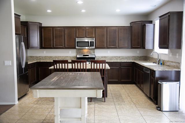 29360 Coral Island Ct, Menifee CA: https://media.crmls.org/mediaz/57c0884f-e827-42fb-b668-056188fa0431.jpg