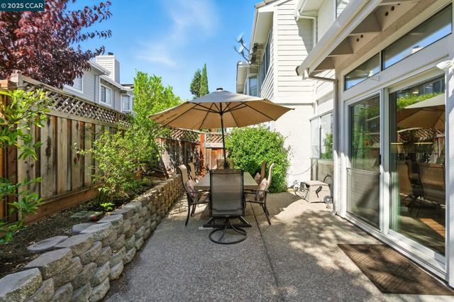 89 Amberfield Ln, Danville CA: https://media.crmls.org/mediaz/57c09615-8038-4063-80e1-727c132d306d.jpg