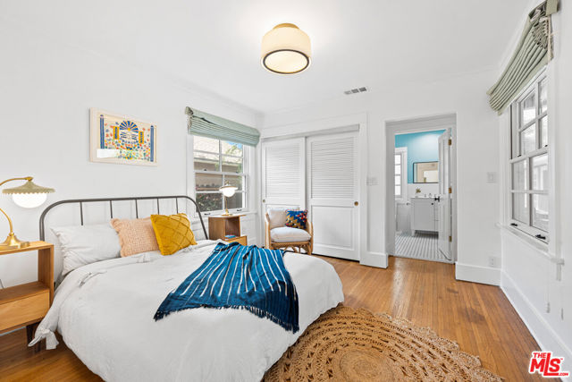 607 S Orange Drive, Los Angeles CA: https://media.crmls.org/mediaz/57c0d702-2b17-494d-80a3-29653bd71209.jpg