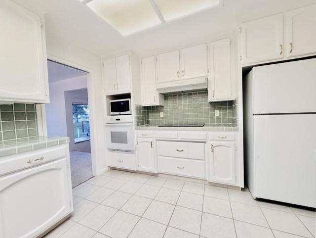 808 Duffin Drive, Hollister CA: https://media.crmls.org/mediaz/57c181b0-9ff5-4ca1-a815-4bfac34619f5.jpg