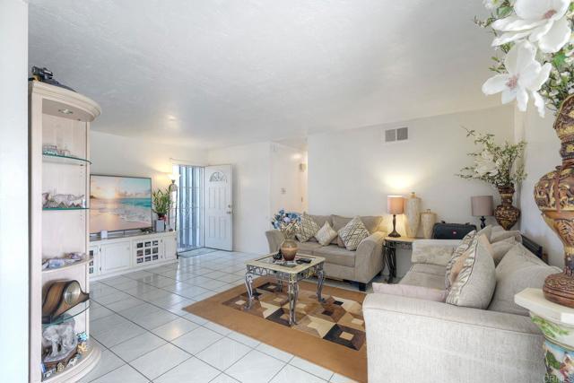 Detail Gallery Image 4 of 26 For 4123 Jonathon St, Oceanside,  CA 92056 - 3 Beds | 2 Baths